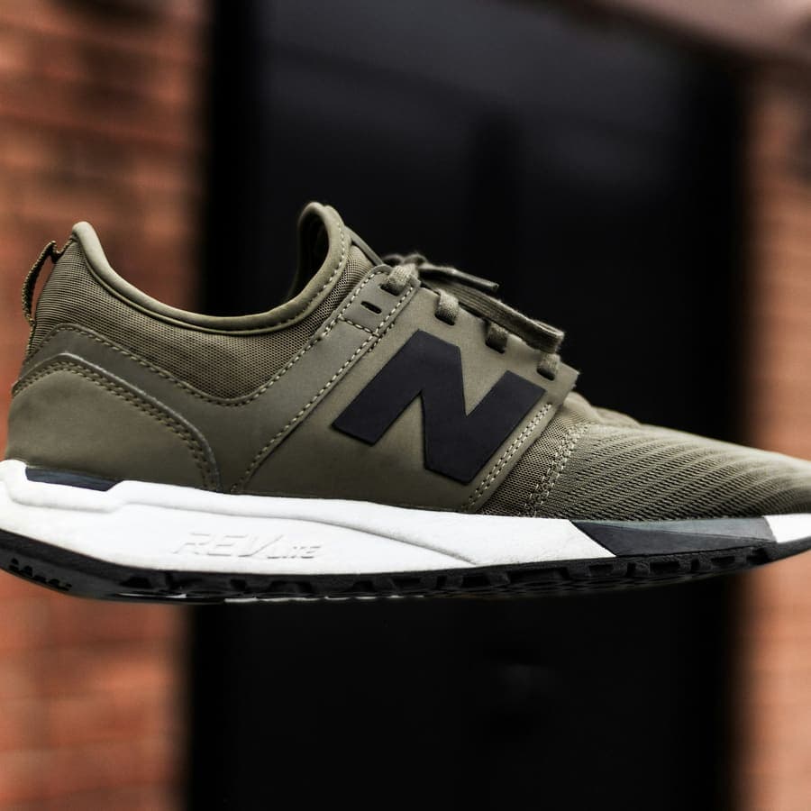 An olive runner on a plain ground