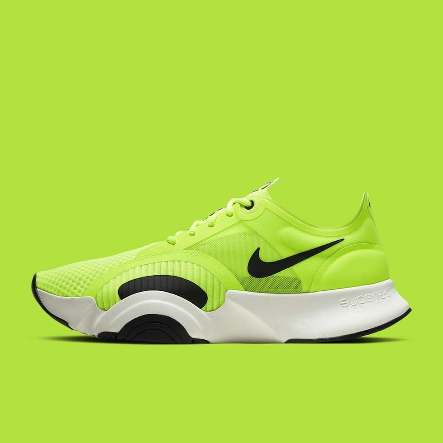 A green and black runner